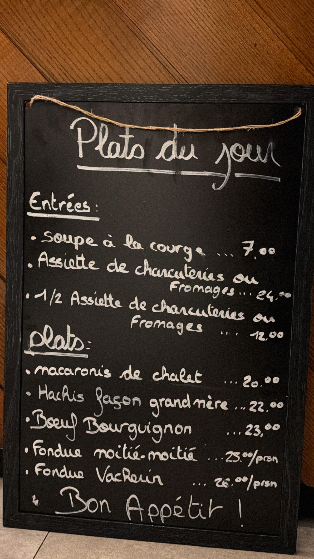 Ardoise des plats du jour au Café du Marché